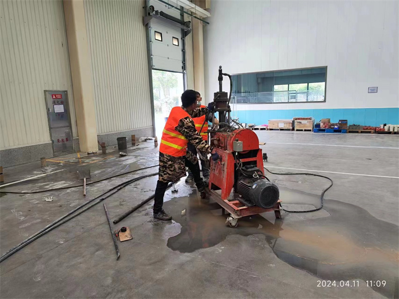 屯城镇厂房地面下沉塌陷注浆加固施工